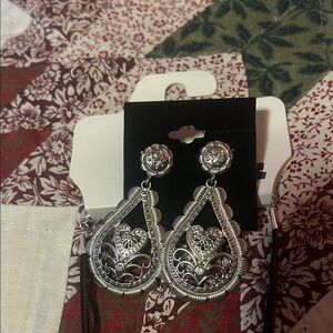 NWT! Silver Teardrop Earring and Medallion Necklace Set